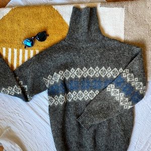 FLASH SALE Iceland Wool Turtleneck